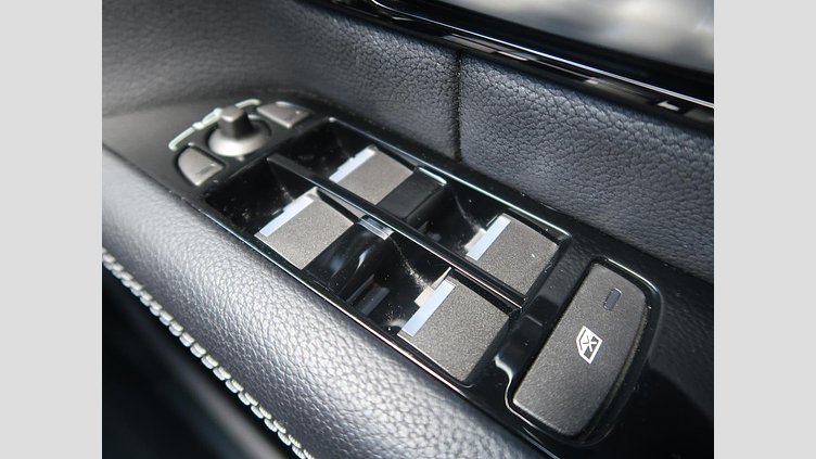 2018 認定中古車 Land Rover Range Rover Evoque Moraine Blue 2.0 litre i4P​ ランドマークエディション