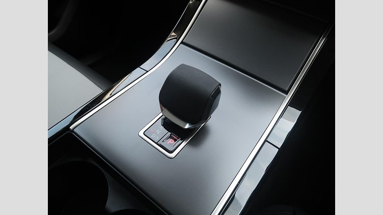 2024 認定中古車 Land Rover Range Rover Velar Fuji White 2.0 litre i4D​ ダイナミックSE