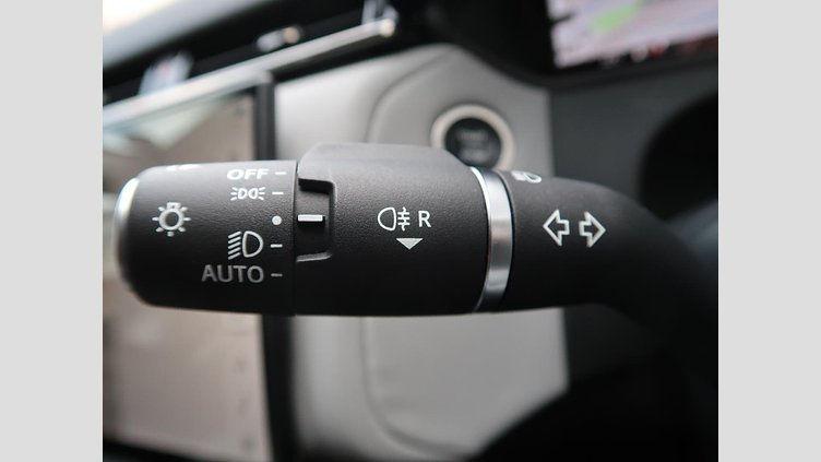 2024 認定中古車 Land Rover Range Rover Velar Fuji White 2.0 litre i4D​ ダイナミックSE