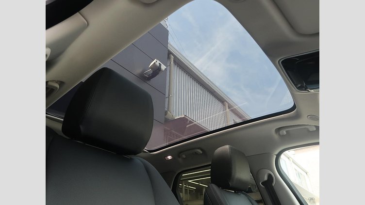 2024 認定中古車 Land Rover Range Rover Velar Fuji White 2.0 litre i4D​ ダイナミックSE