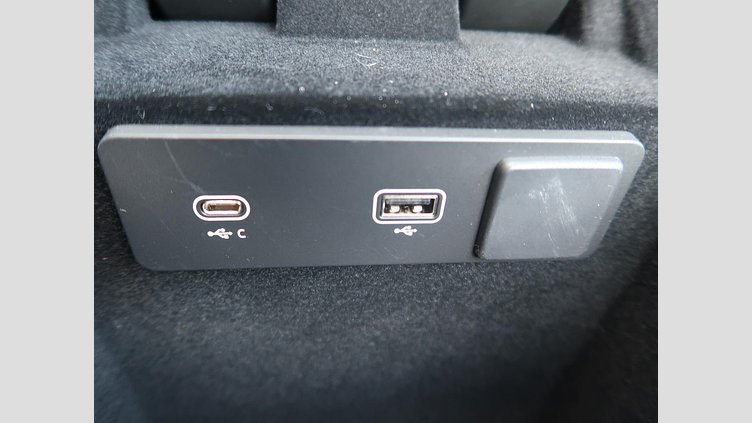 2024 認定中古車 Land Rover Range Rover Velar Fuji White 2.0 litre i4D​ ダイナミックSE