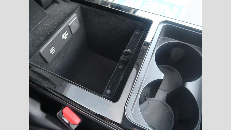 2024 認定中古車 Land Rover Range Rover Velar Fuji White 2.0 litre i4D​ ダイナミックSE