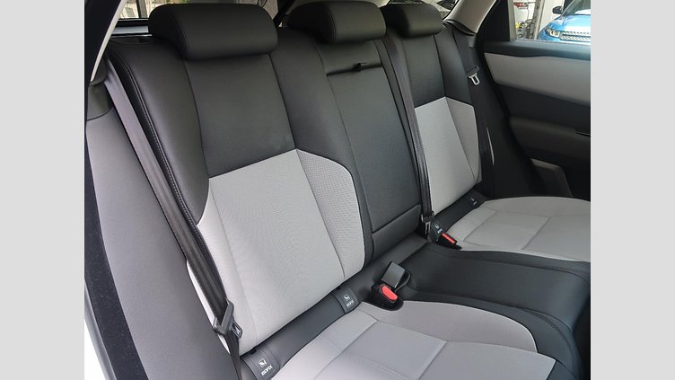 2024 認定中古車 Land Rover Range Rover Velar Fuji White 2.0 litre i4D​ ダイナミックSE