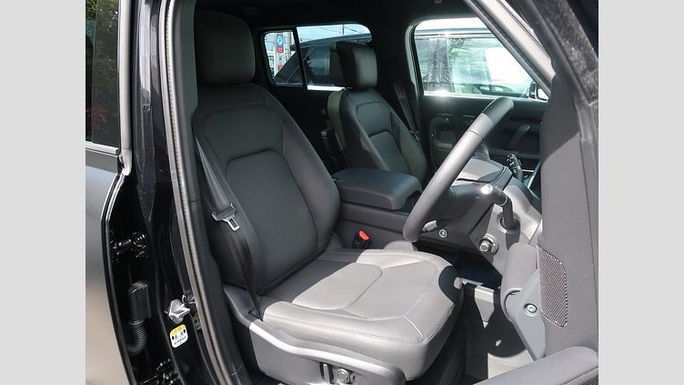 2025 認定中古車 Land Rover Defender 110 サントリーニブラック D350 ディーゼルマイルドハイブリッド X-Dynamic HSE