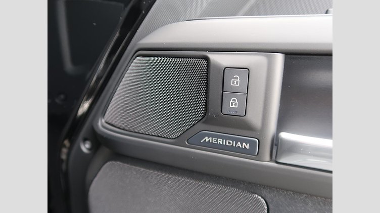 2025 認定中古車 Land Rover Defender 110 サントリーニブラック D350 ディーゼルマイルドハイブリッド X-Dynamic HSE