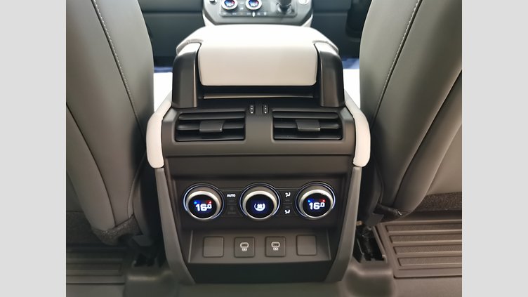 2025 認定中古車 Land Rover Defender 110 パンゲアグリーン D350 ディーゼルマイルドハイブリッド X-Dynamic SE