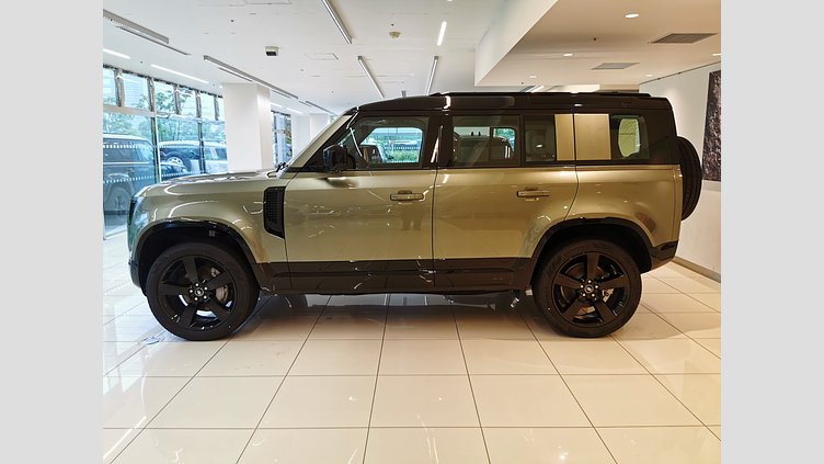 2025 認定中古車 Land Rover Defender 110 パンゲアグリーン D350 ディーゼルマイルドハイブリッド X-Dynamic SE