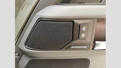 Defender 110 17