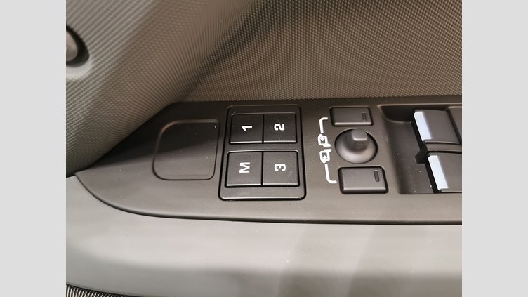 2025 認定中古車 Land Rover Defender 110 パンゲアグリーン D350 ディーゼルマイルドハイブリッド X-Dynamic SE