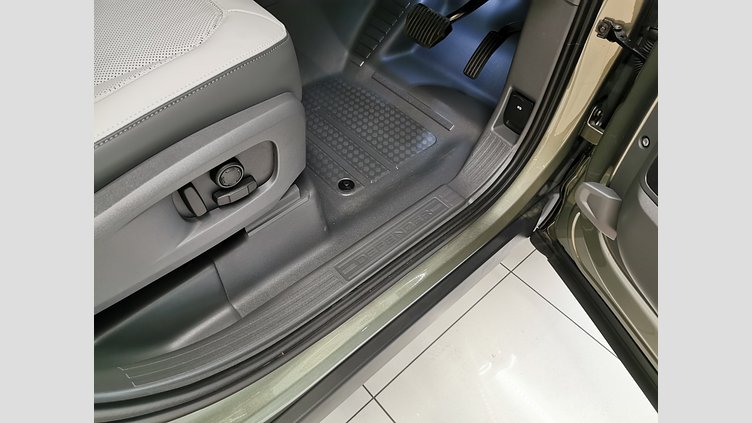 2025 認定中古車 Land Rover Defender 110 パンゲアグリーン D350 ディーゼルマイルドハイブリッド X-Dynamic SE