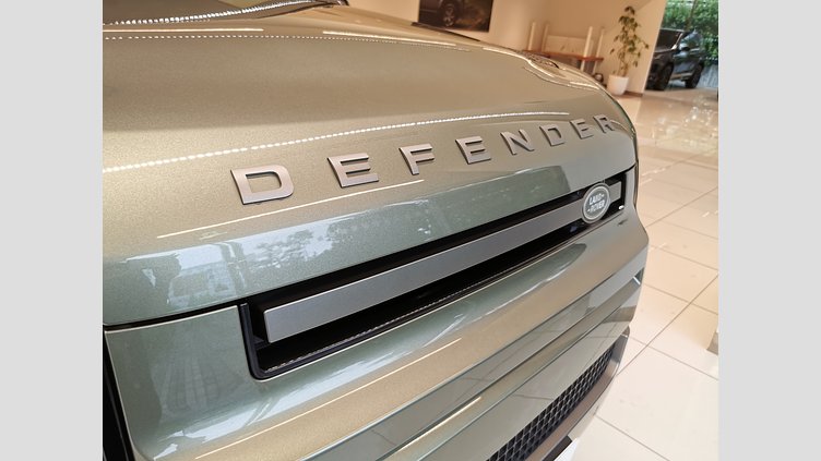 2025 認定中古車 Land Rover Defender 110 パンゲアグリーン D350 ディーゼルマイルドハイブリッド X-Dynamic SE