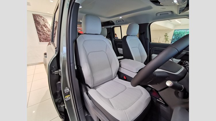 2025 認定中古車 Land Rover Defender 110 パンゲアグリーン D350 ディーゼルマイルドハイブリッド X-Dynamic SE