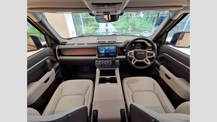 2025 認定中古車 Land Rover Defender 110 パンゲアグリーン D350 ディーゼルマイルドハイブリッド X-Dynamic SE