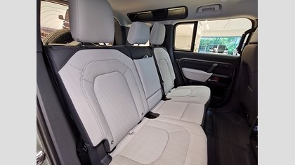 Defender 110 4