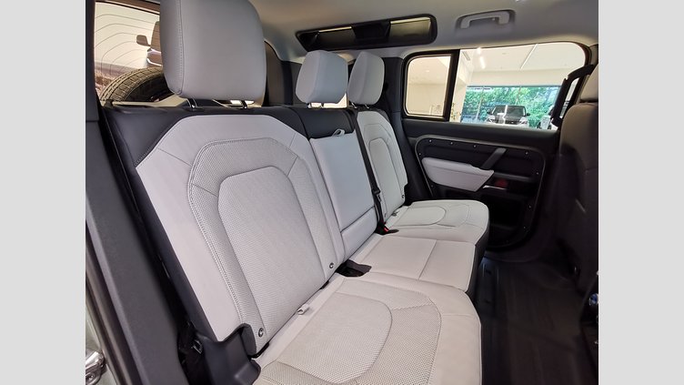2025 認定中古車 Land Rover Defender 110 パンゲアグリーン D350 ディーゼルマイルドハイブリッド X-Dynamic SE
