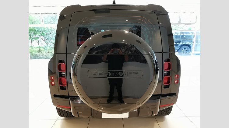 2024 認定中古車 Land Rover Defender 110 サントリーニブラック P300 AWD（AT） SE