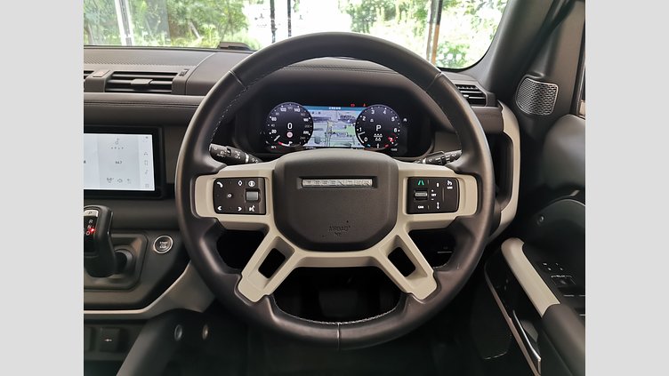 2024 認定中古車 Land Rover Defender 110 サントリーニブラック P300 AWD（AT） SE