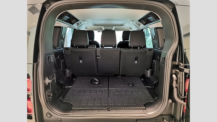 2024 認定中古車 Land Rover Defender 110 サントリーニブラック P300 AWD（AT） SE