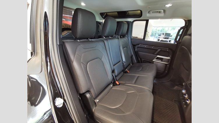 2024 認定中古車 Land Rover Defender 110 サントリーニブラック P300 AWD（AT） SE
