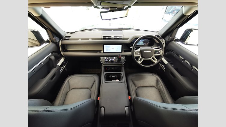 2024 認定中古車 Land Rover Defender 110 サントリーニブラック P300 AWD（AT） SE
