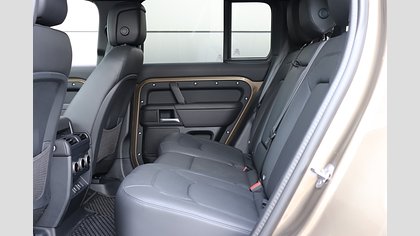 Defender 110 4