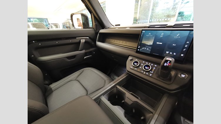 2025 認定中古車 Land Rover Defender 110 サントリーニブラック D350 ディーゼルマイルドハイブリッド S