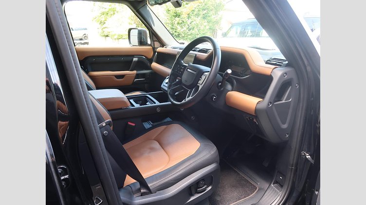 2024 認定中古車 Land Rover Defender 110 サントリーニブラック D300 AWD（AT） X-DYNAMIC HSE
