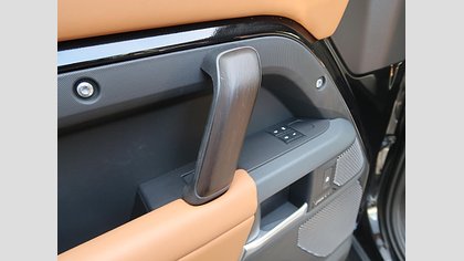 Defender 110 17