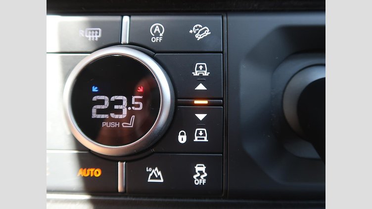 2024 認定中古車 Land Rover Defender 110 サントリーニブラック D300 AWD（AT） X-DYNAMIC HSE