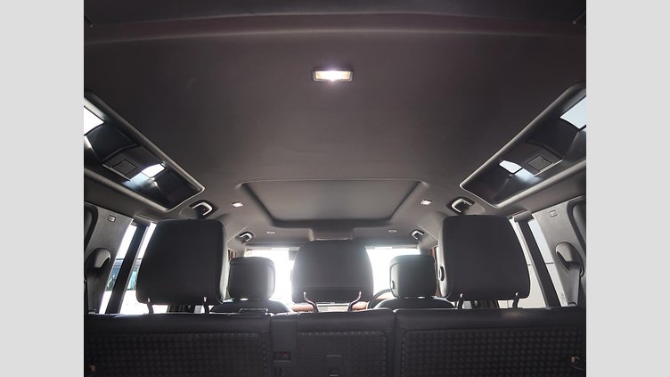 2024 認定中古車 Land Rover Defender 110 サントリーニブラック D300 AWD（AT） X-DYNAMIC HSE