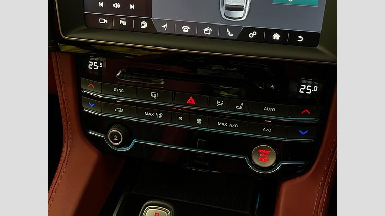 2019 認定中古車 Jaguar F-Pace Santorini Black 5L AJ133G2 P8 S/C SV SVR