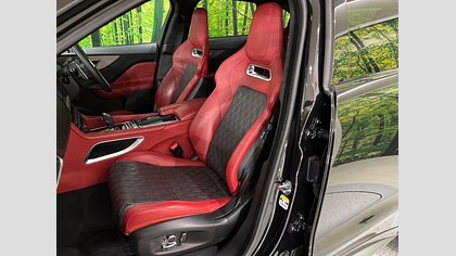 F-Pace 11
