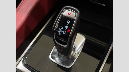 F-Pace 27