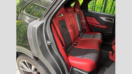 F-Pace 13