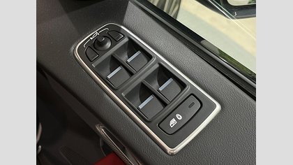 F-Pace 29