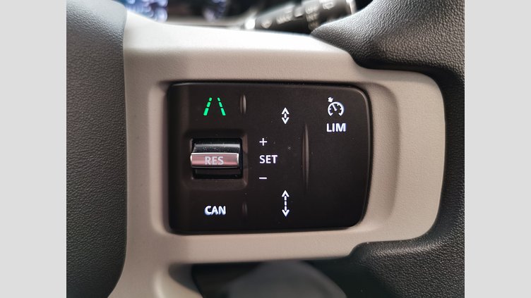 2023 認定中古車 Land Rover Defender 110 サントリーニブラック P300 AWD（AT） スタンダード