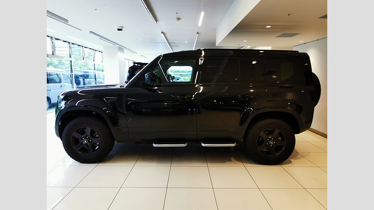 2023 認定中古車 Land Rover Defender 110 サントリーニブラック P300 AWD（AT） スタンダード