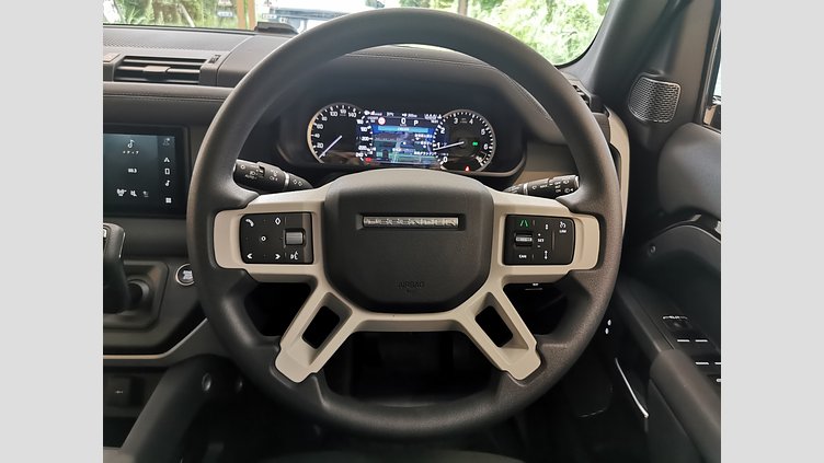 2023 認定中古車 Land Rover Defender 110 サントリーニブラック P300 AWD（AT） スタンダード
