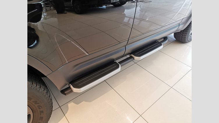 2023 認定中古車 Land Rover Defender 110 サントリーニブラック P300 AWD（AT） スタンダード