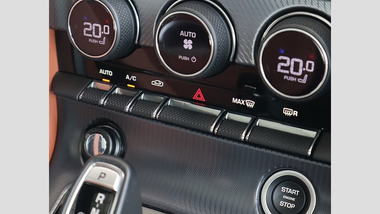 2020 認定中古車 Jaguar F-Type カルパチアングレイ P380 オートマチック 後輪駆動 F-TYPEクーペ R-DYNAMIC