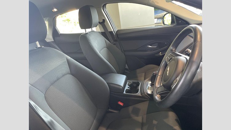 2019 認定中古車 Jaguar E-Pace フジホワイト P200 オートマチック全輪駆動 ベースグレード
