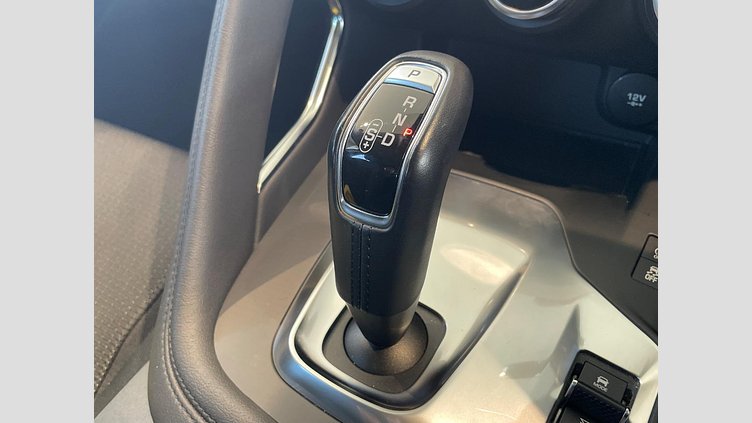2019 認定中古車 Jaguar E-Pace フジホワイト P200 オートマチック全輪駆動 ベースグレード
