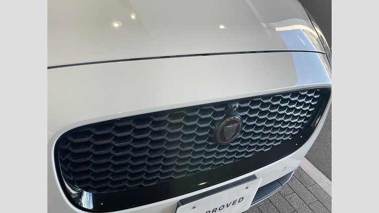2019 認定中古車 Jaguar E-Pace フジホワイト P200 オートマチック全輪駆動 ベースグレード