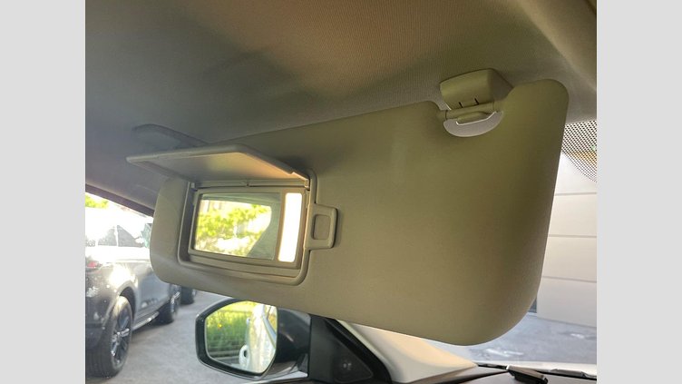 2019 認定中古車 Jaguar E-Pace フジホワイト P200 オートマチック全輪駆動 ベースグレード