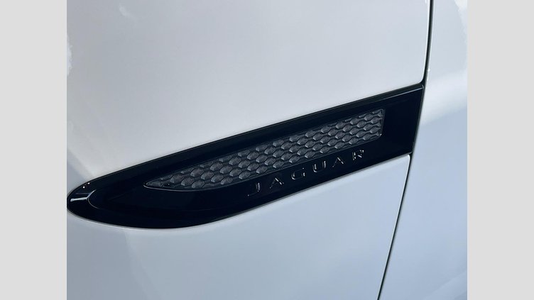 2019 認定中古車 Jaguar E-Pace フジホワイト P200 オートマチック全輪駆動 ベースグレード
