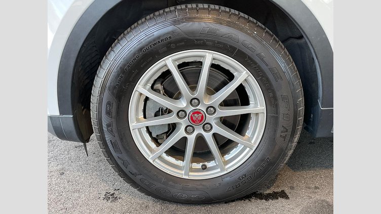 2019 認定中古車 Jaguar E-Pace フジホワイト P200 オートマチック全輪駆動 ベースグレード