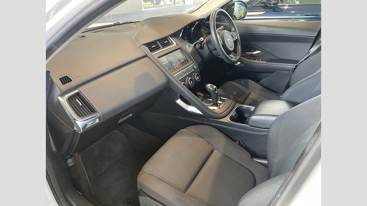2019 認定中古車 Jaguar E-Pace フジホワイト P200 オートマチック全輪駆動 ベースグレード