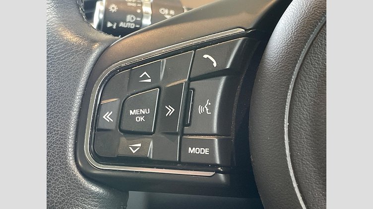 2019 認定中古車 Jaguar E-Pace フジホワイト P200 オートマチック全輪駆動 ベースグレード