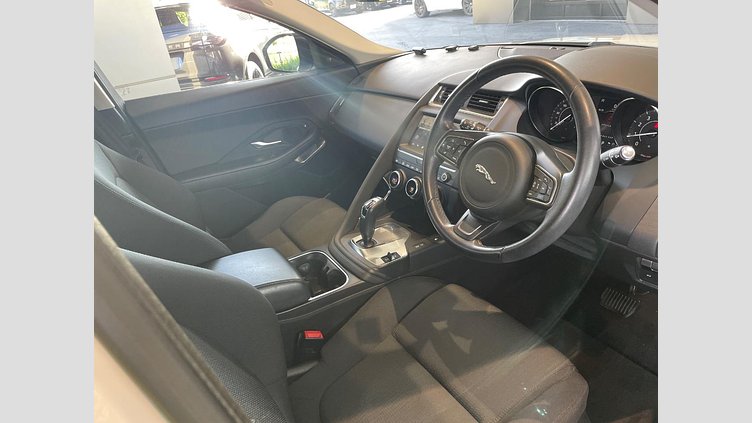 2019 認定中古車 Jaguar E-Pace フジホワイト P200 オートマチック全輪駆動 ベースグレード