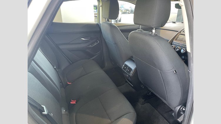 2019 認定中古車 Jaguar E-Pace フジホワイト P200 オートマチック全輪駆動 ベースグレード